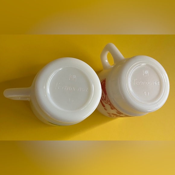 Set of 2 Vintage Termocrisa milk glass mugs with Holly Hobby design - Picture 4 of 6